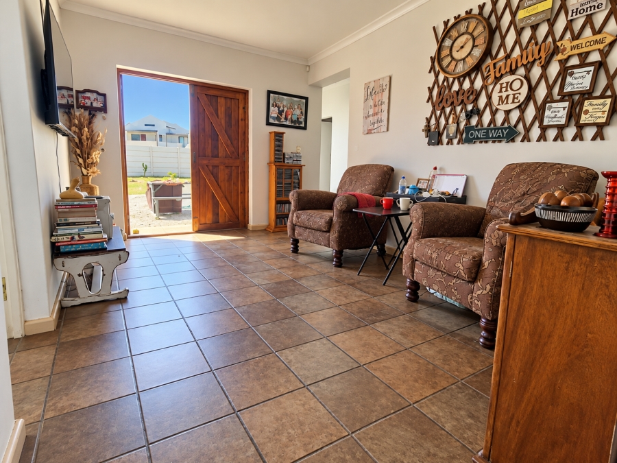 To Let 4 Bedroom Property for Rent in Hoogland Western Cape
